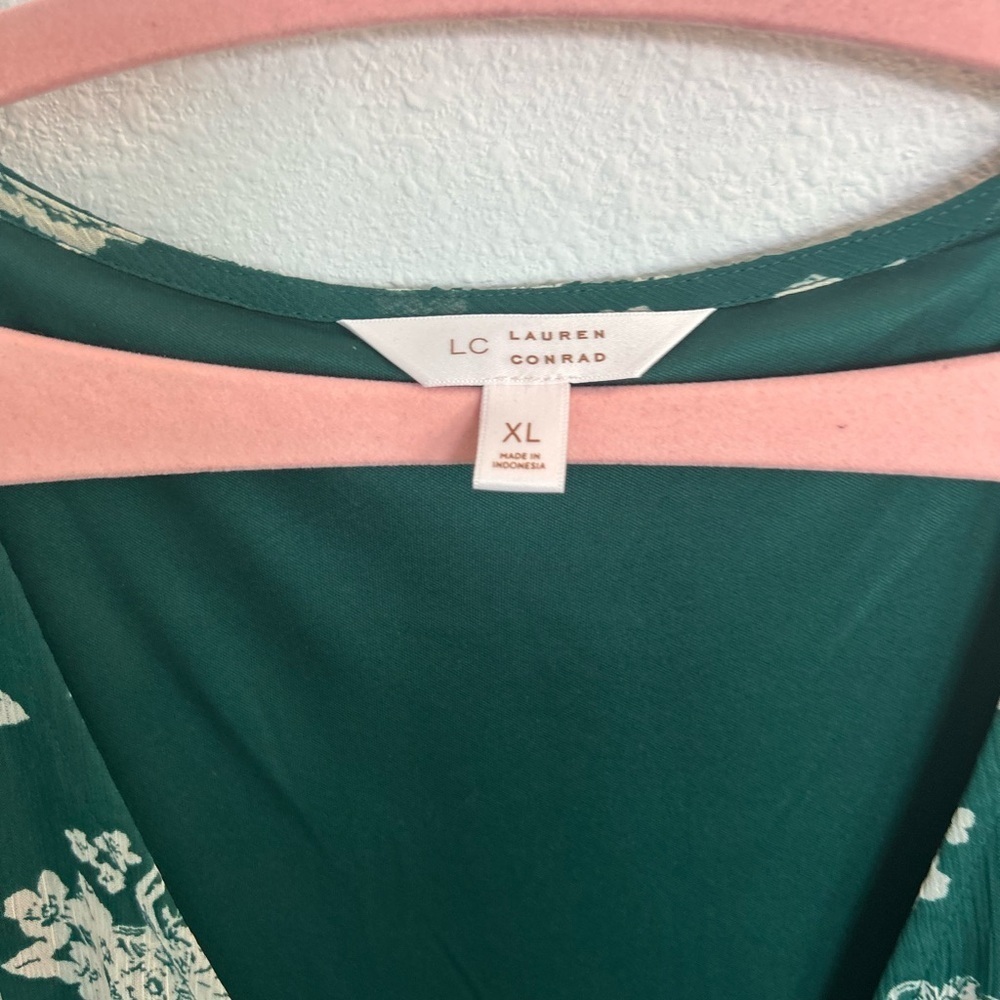 Lauren Conrad Women’s Green Wrap Dress
Size XL - Picture 3 of 8